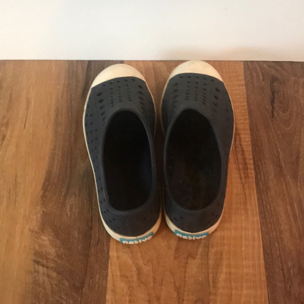 Native Shoes - Picture 3 of 6